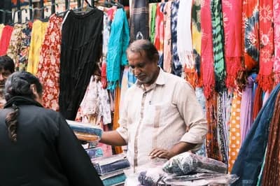 #6 Janpath Market — Top 10 Markets in Delhi 2026