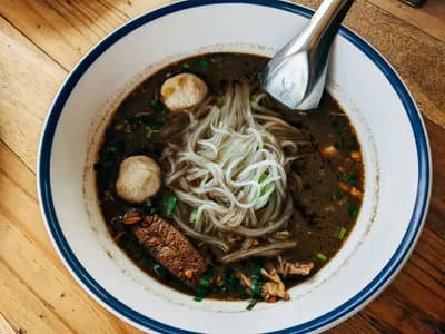 #6 Boat Noodles (Kuay Teow Reua) — Top 10 Thailand Street Food Experiences in 2026