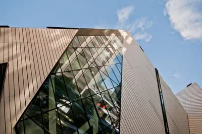 #6 Royal Ontario Museum — Top 10 Things to Do in Toronto