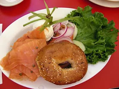 #6 The Plain Bagel — Top 10 YouTube Channels for Personal Finance in 2026