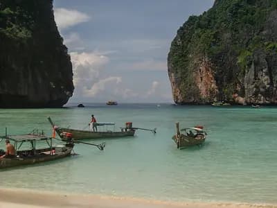 #1 Maya Bay, Ko Phi Phi Le — Top 10 Best Beaches in Thailand