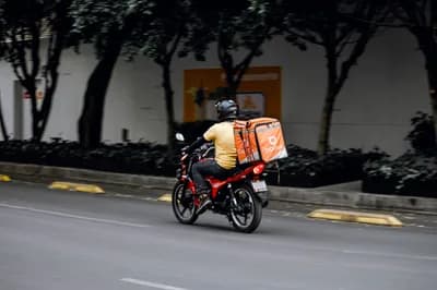 #9 Ride-Share & Food Delivery — Top 10 Side Hustles That Actually Pay in 2026 (With Real Income Data)
