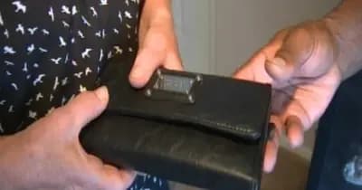 #5 Man Returns 1987 Lost Wallet with Inflation-Adjusted Cash - r/mademesmile — Top 10 Most-Upvoted Reddit Posts - Week 20, 2026