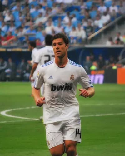 #8 Xabi Alonso — Top 10 Greatest Spanish Football Players Ever