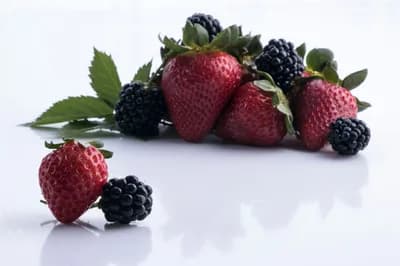 #10 Berries — Top 10 GLP-1 Friendly Foods for Easier Digestion in 2026